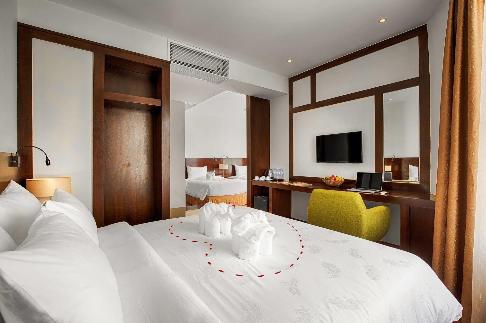 Sofia Suite Hotel Danang Exteriör bild